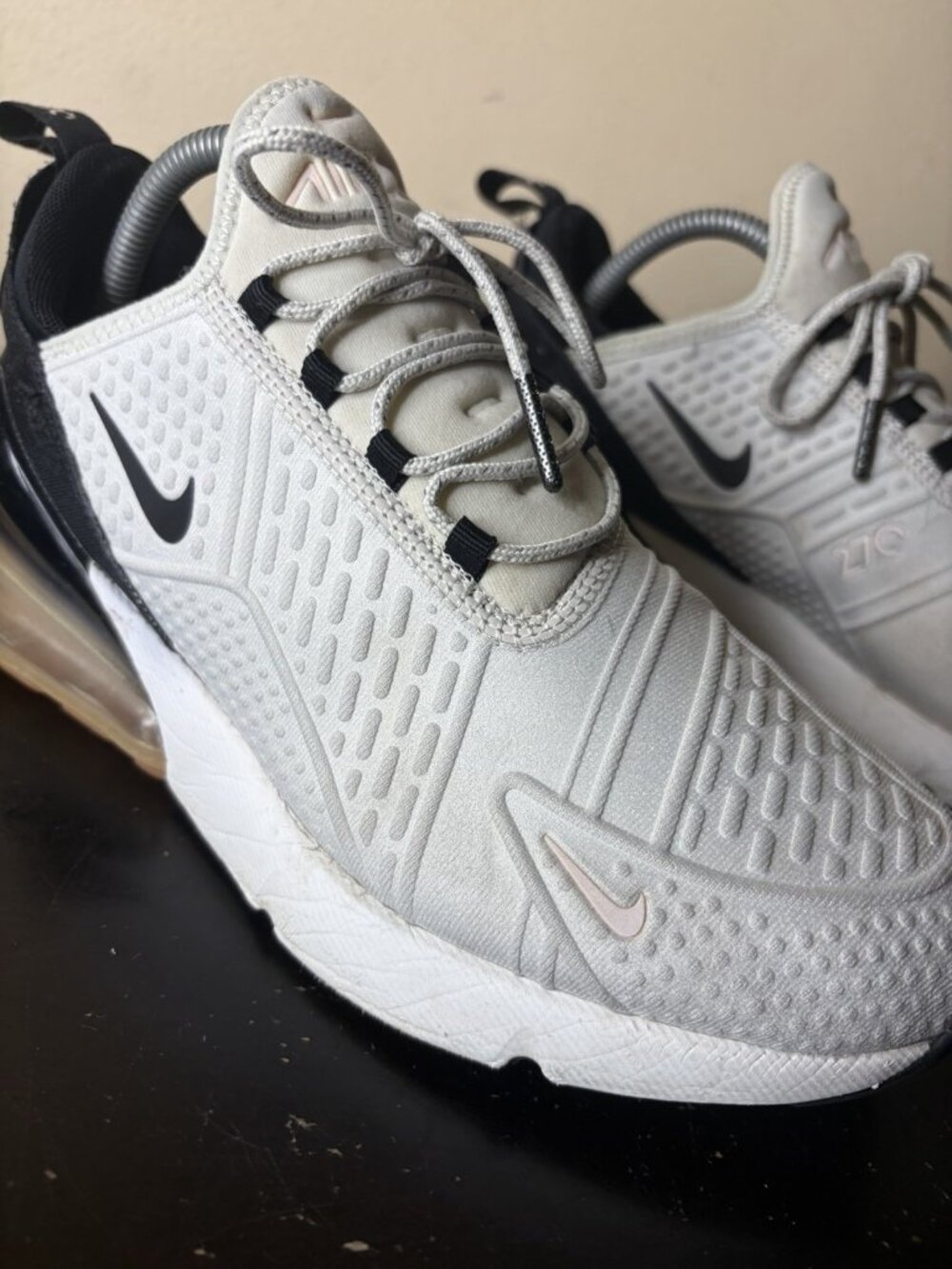 Nike Air Max 270 Women’s Sneakers Shoes Size 10 - Picture 3 of 11